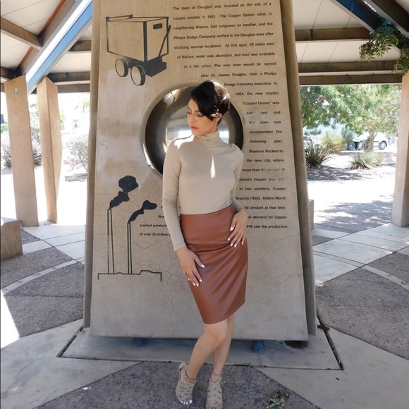 Turtleneck Bodysuit Taupe - Picture 2 of 5